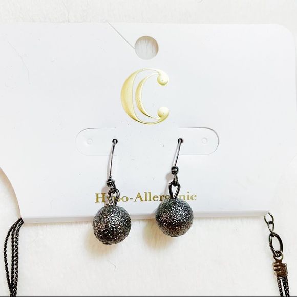 🔥2 FOR 40🔥 Charming Charlie’s Matching Necklace and Earrings - Picture 3 of 4